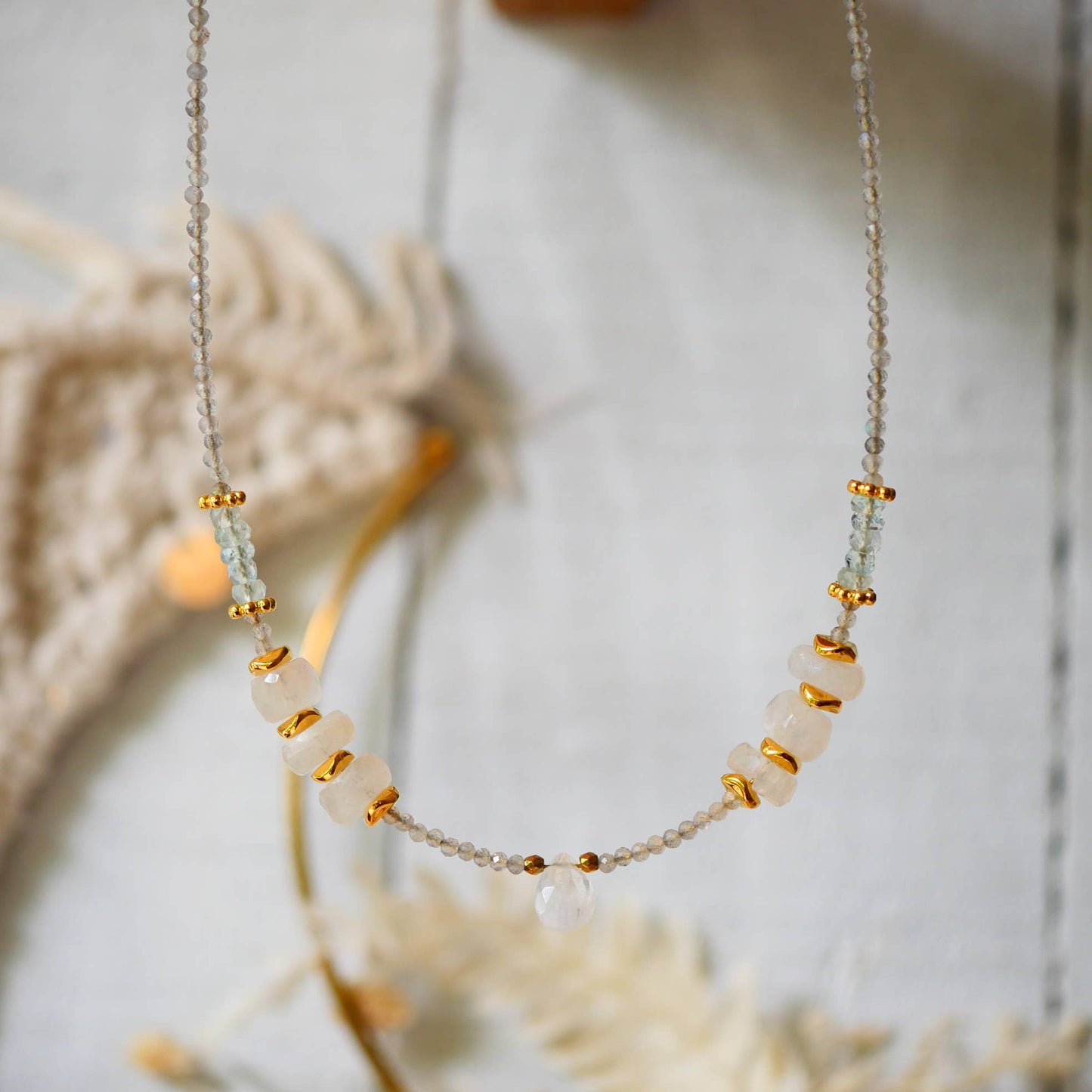 Zarte Labradorit & Mondstein Halskette