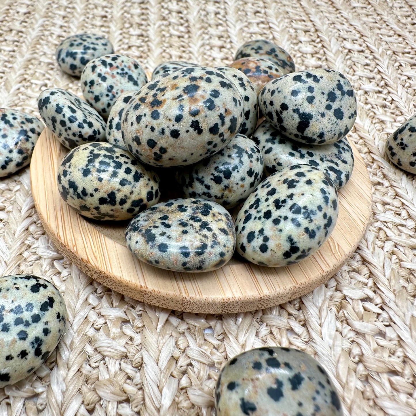 Dalmatiner Jaspis Trommelstein