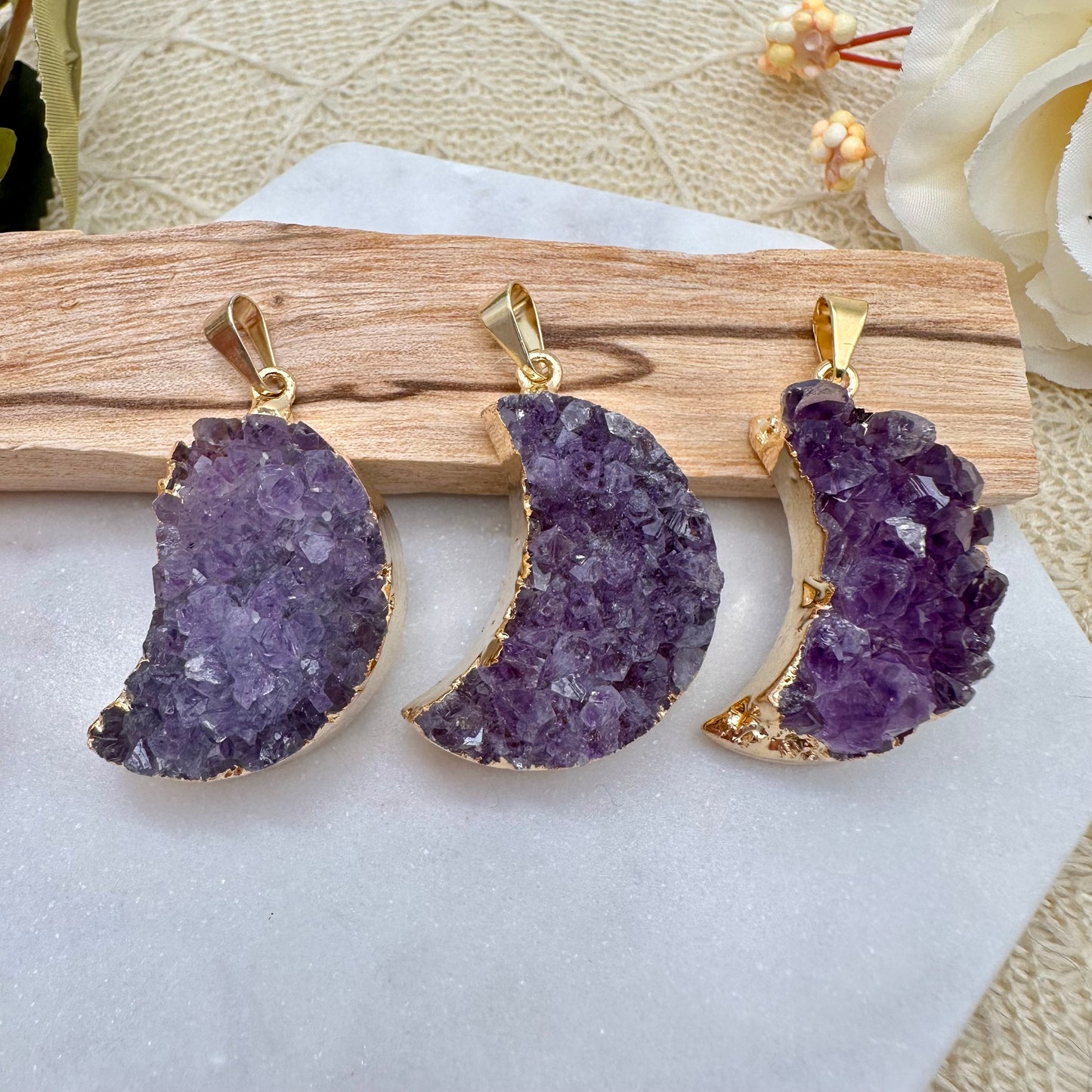 Druzy Amethyst Mond Anhänger goldfarben
