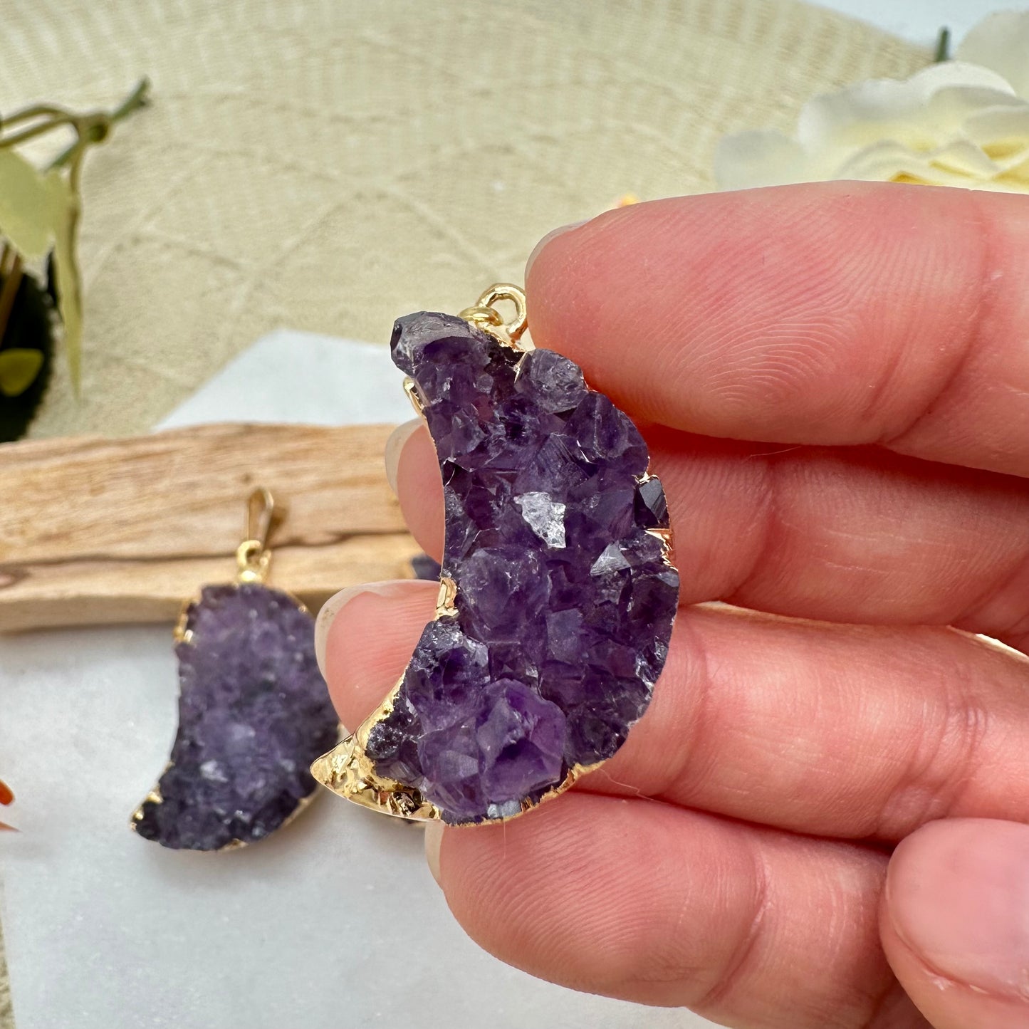 Druzy Amethyst Mond Anhänger goldfarben