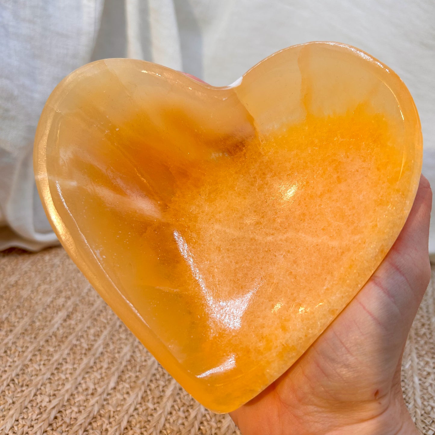 Grosse Orangencalcit Schale in Herzform
