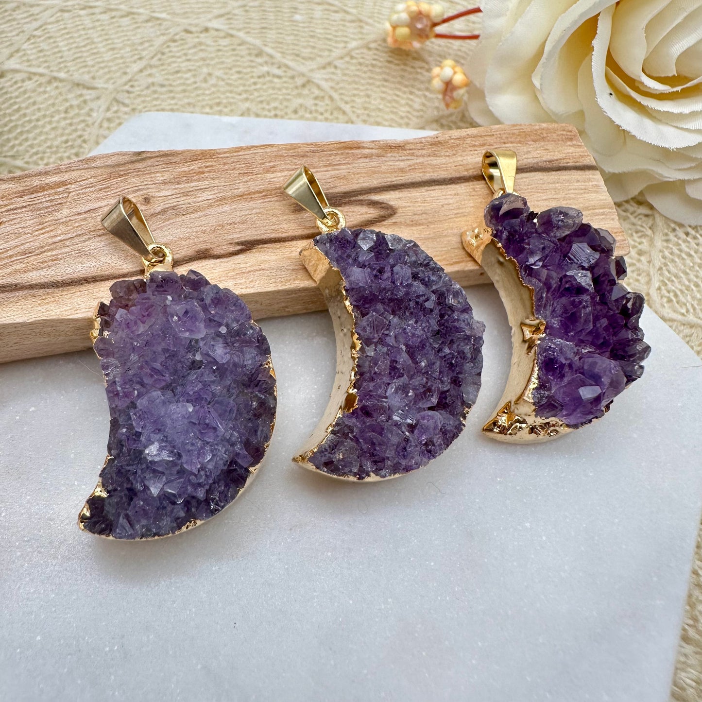 Druzy Amethyst Mond Anhänger goldfarben