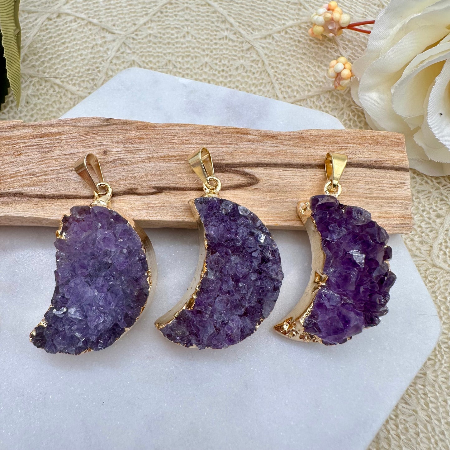 Druzy Amethyst Mond Anhänger goldfarben