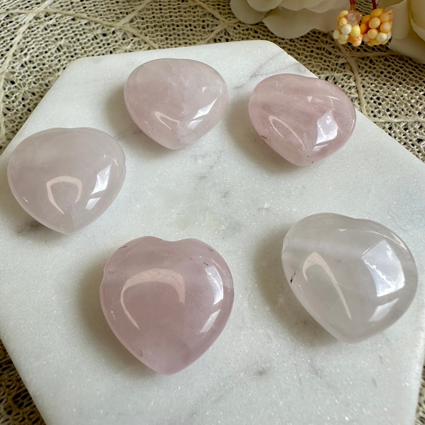 Rosenquarz Herz gebohrt Kettenanhänger