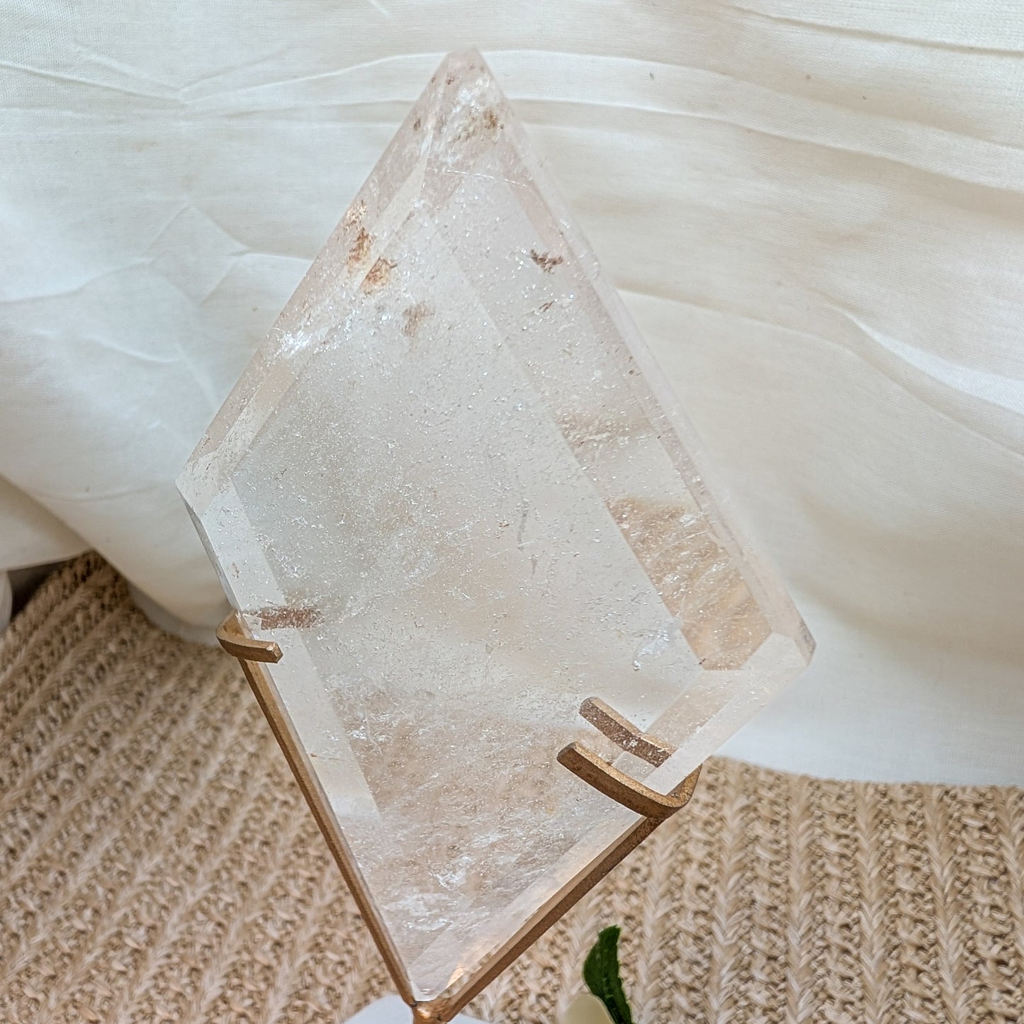 Bergkristall Diamant / Raute auf Ständer