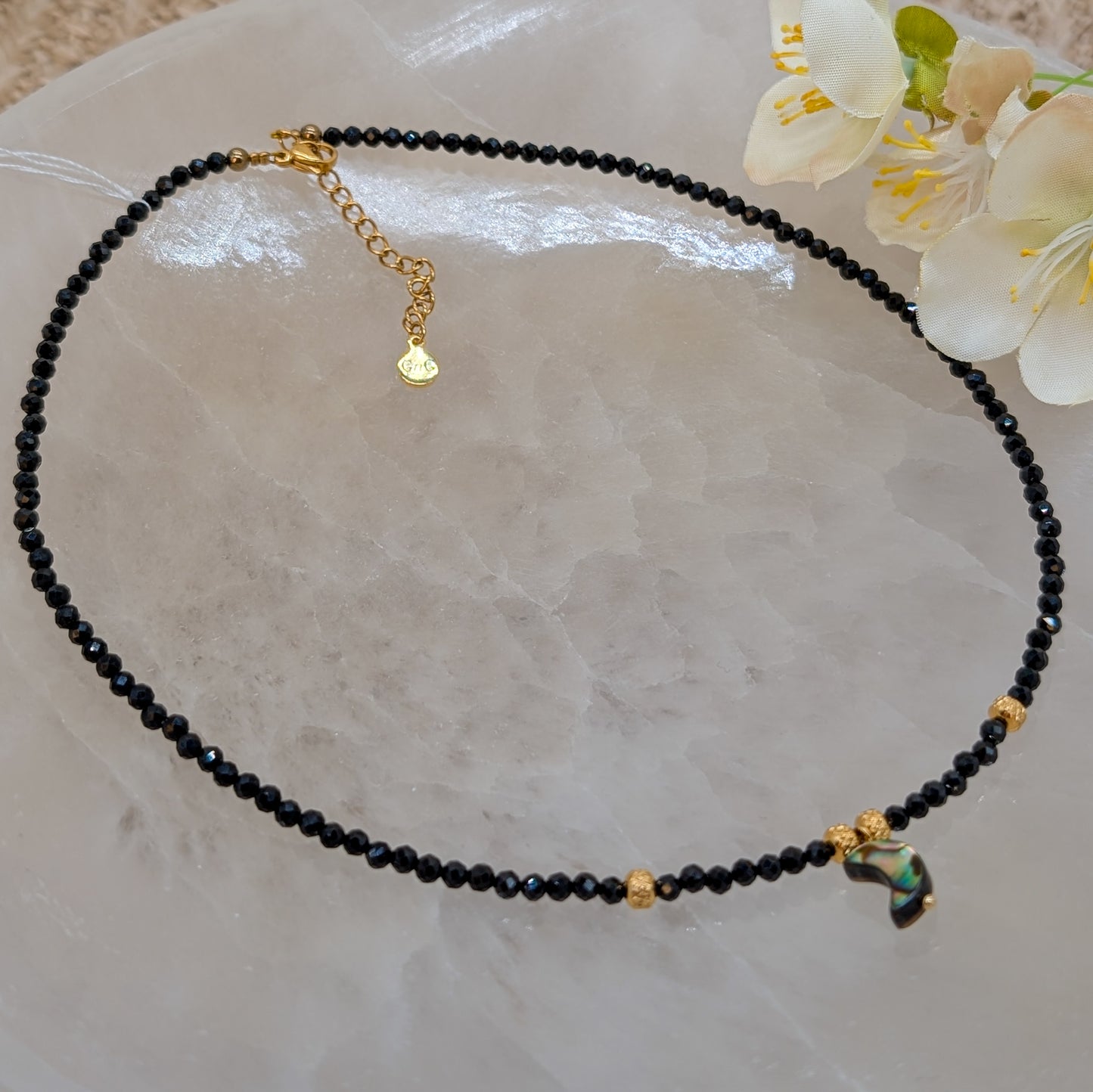 Spinell und Abalone Mondanhänger Halskette