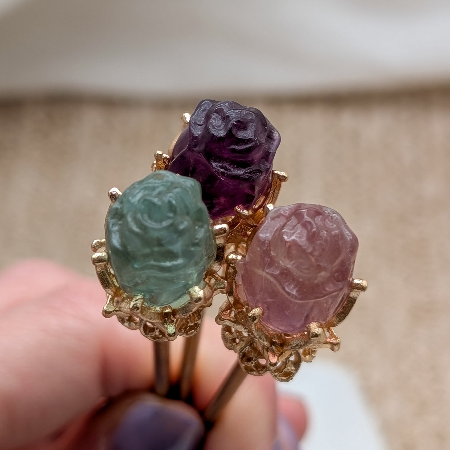 Kleine Fluorit Rosen mit Stiel (goldfarben)