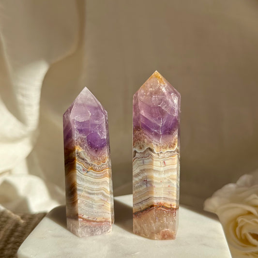 Amethyst Turm mit mexikanischem Lace Achat