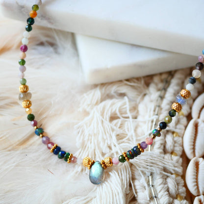 Halskette mit Turmalin, Labradorit und schwarzem Opal