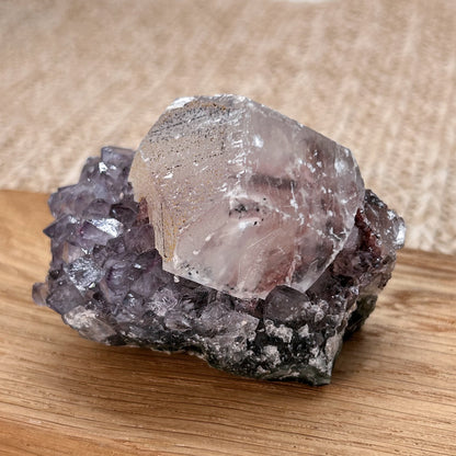 Amethyst Cluster / Rohstein mit Calcit [AB]