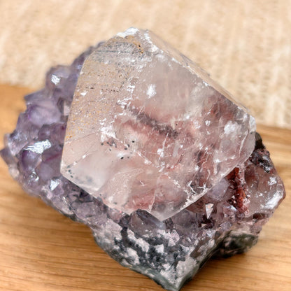 Amethyst Cluster / Rohstein mit Calcit [AB]