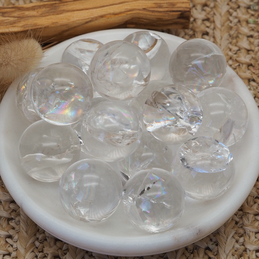 Mini Bergkristall Kugel mit Regenbögen - Crystales