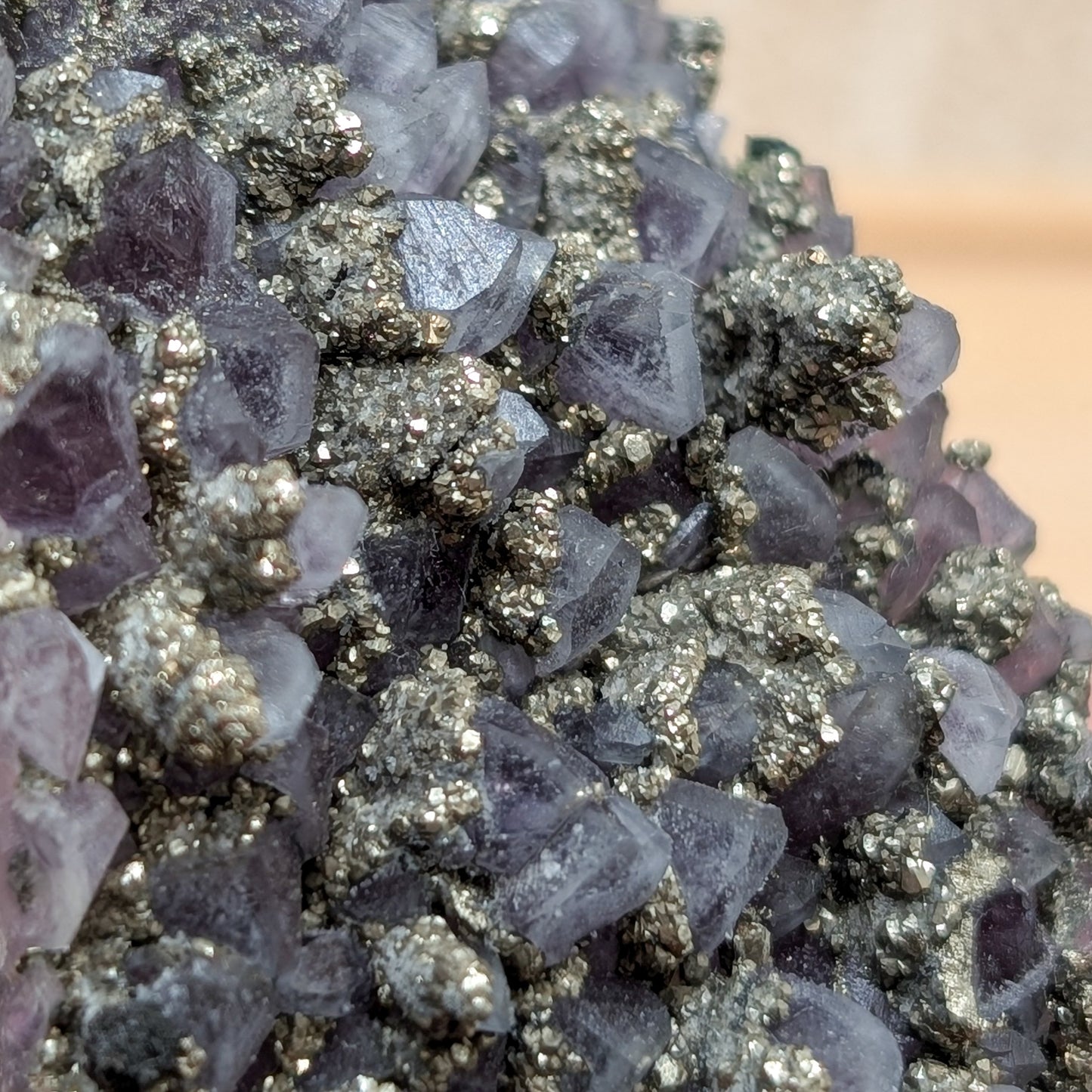 Amethyst Cluster mit Pyrit [K]