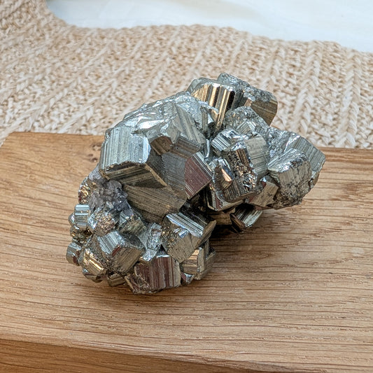 Pyrit Rohstein mit großen Cubes [PX]