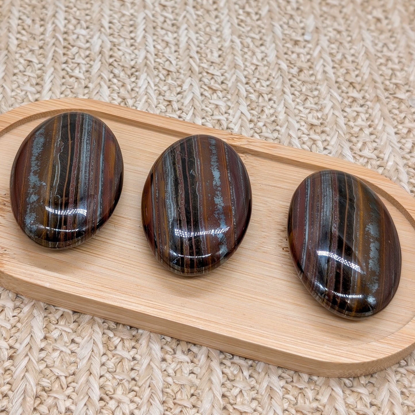 Eisentigerauge Handstein