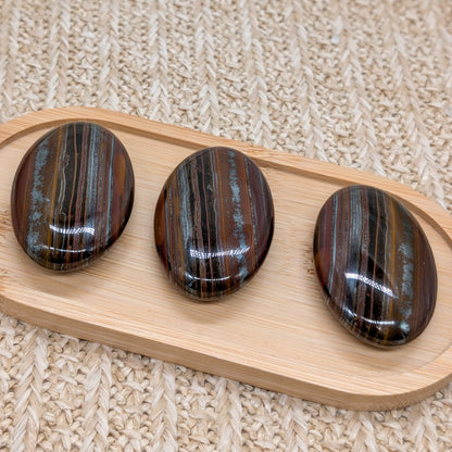 Eisentigerauge Handstein