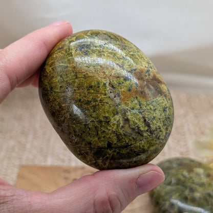 Grüner Opal Handstein [A+B]