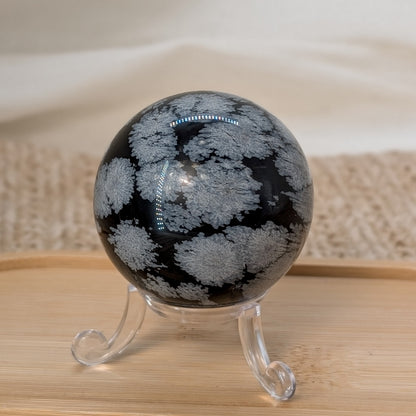 Schneeflocken Obsidian Kugel [SO]