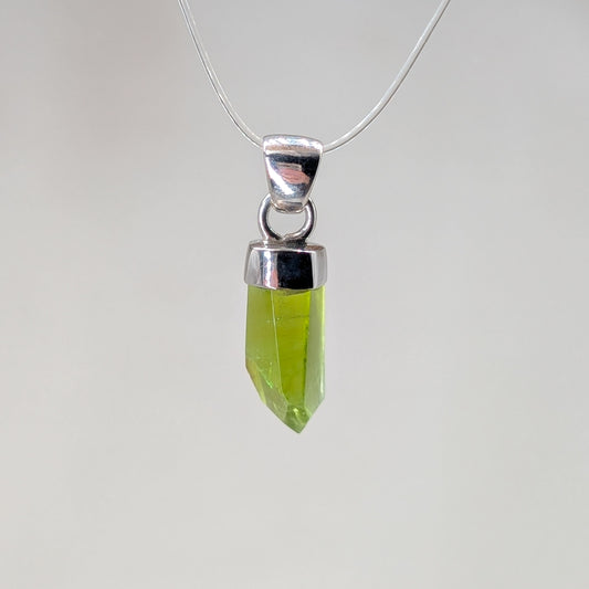 Peridot Kettenanhänger Spitze, 925er Silber [A]