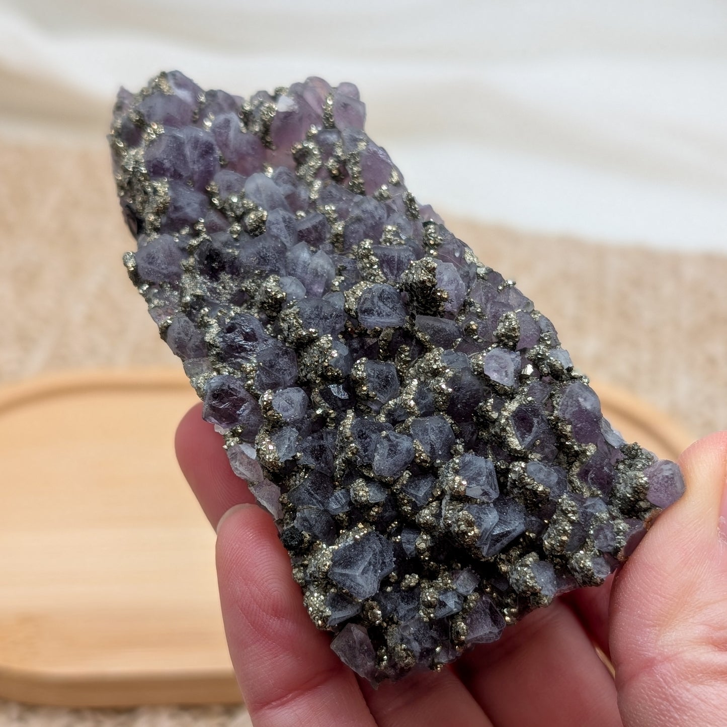 Amethyst Cluster mit Pyrit [K]