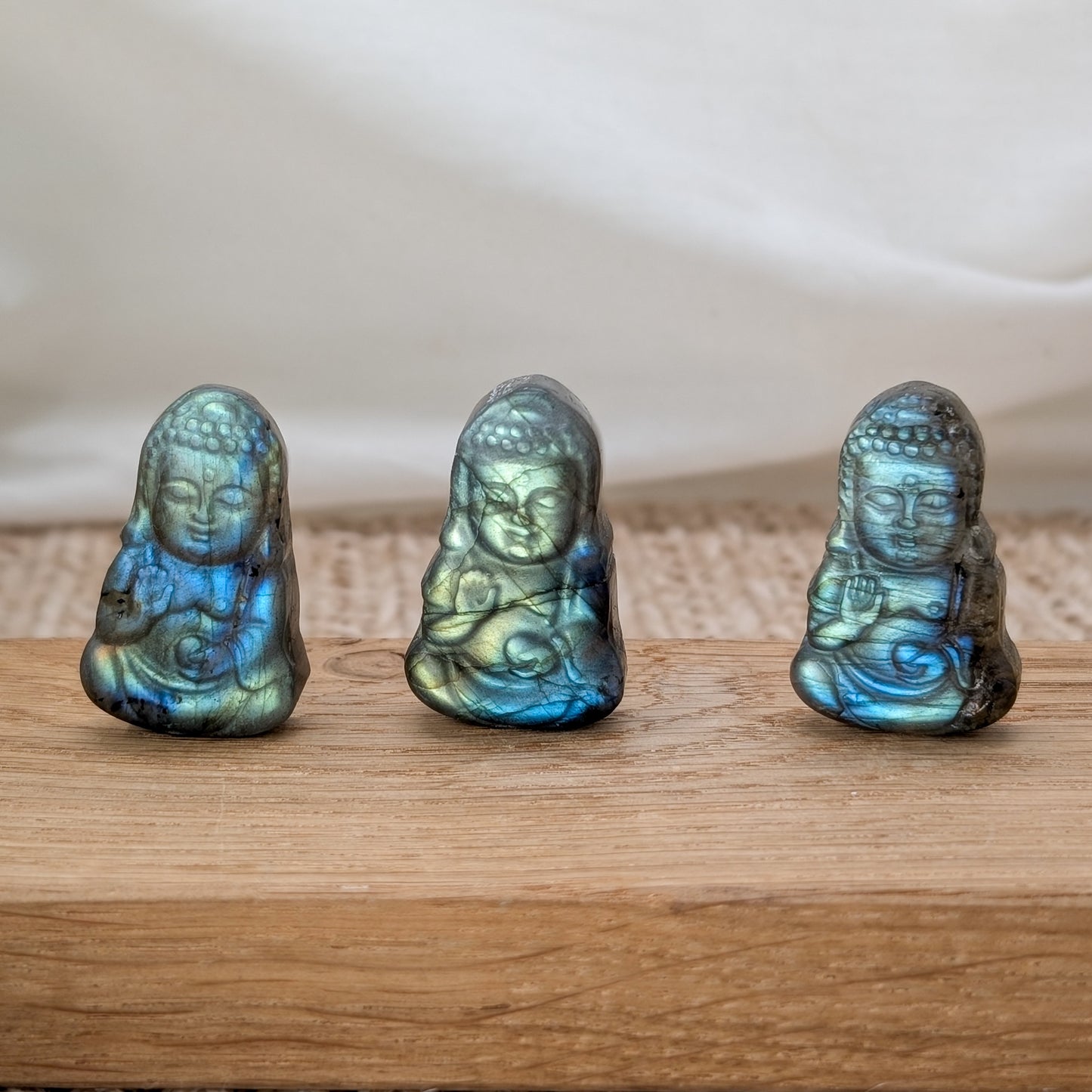 Flashy Labradorit Meditierender Buddha [A-C]