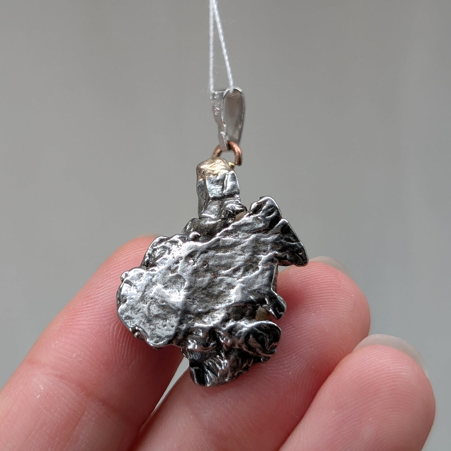 Eisenmeteorit Kettenanhänger, 925er Silber [B]