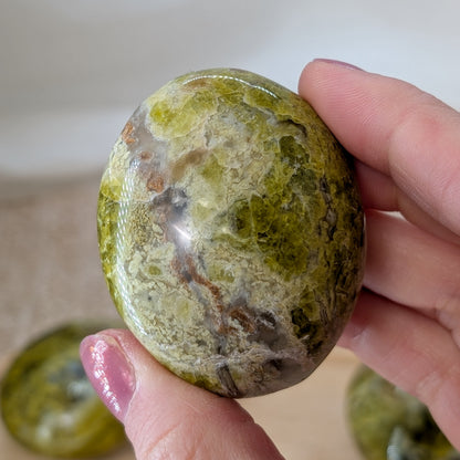 Grüner Opal Handstein [A-C]