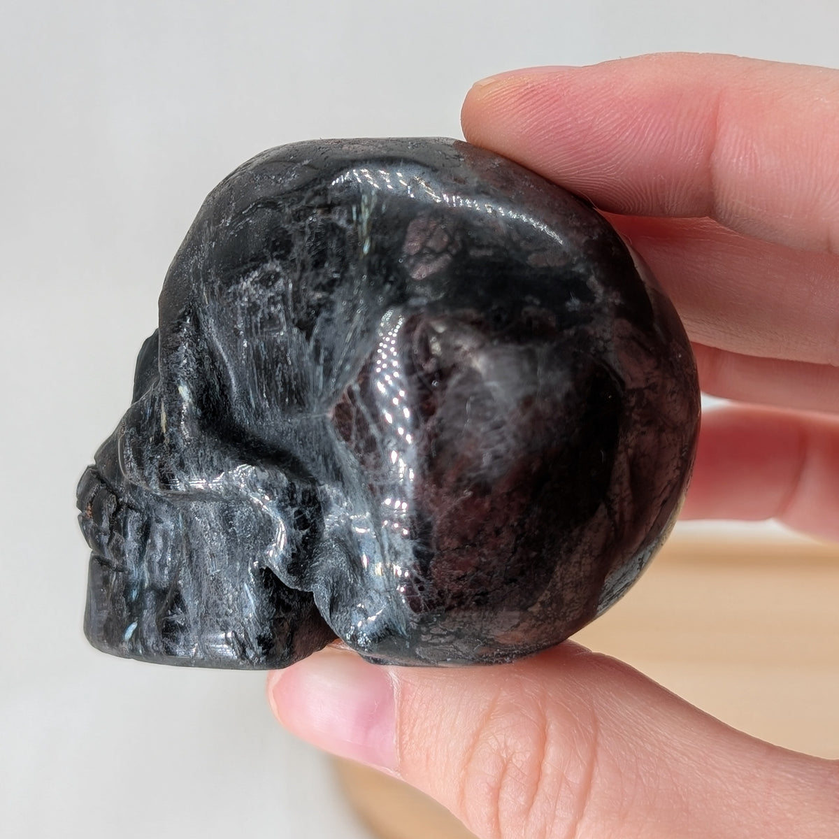 Granat/Astrophyllit Schädel/Totenkopf [D]