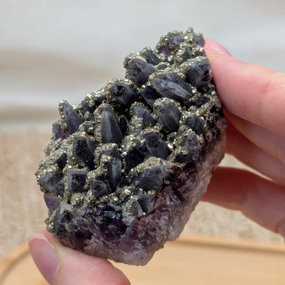 Amethyst Cluster mit Pyrit [QP]