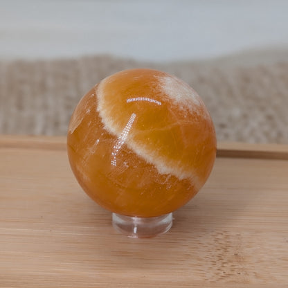Strahlende Orangencalcit Kugel [B]
