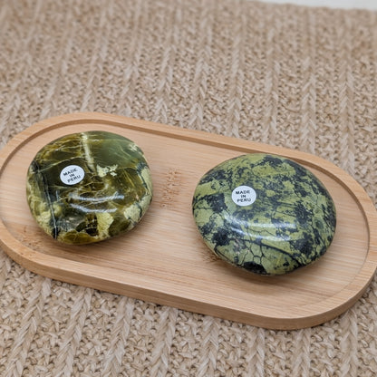 Serpentin Handstein mit Pyrit [A+B]