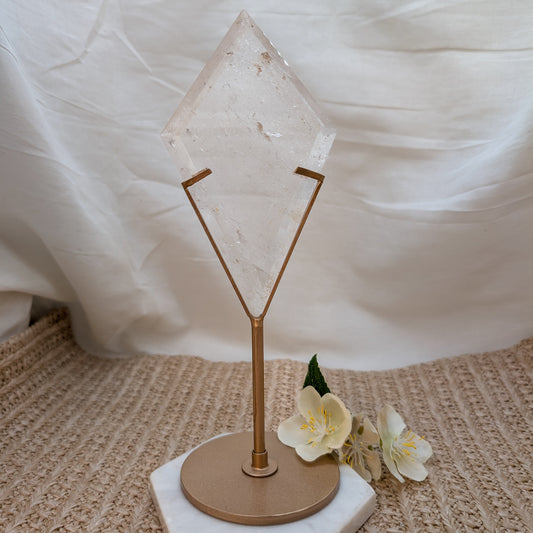 Bergkristall Diamant / Raute auf Ständer