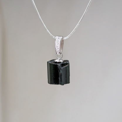 Grüner Turmalin Kettenanhänger, 925er Silber [L]