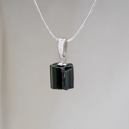 Grüner Turmalin Kettenanhänger, 925er Silber [L]