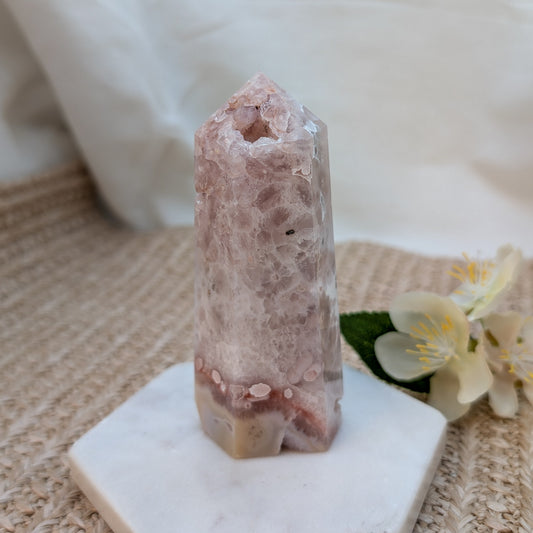 Druzy funkelnder Blumenachat Turm [C3]
