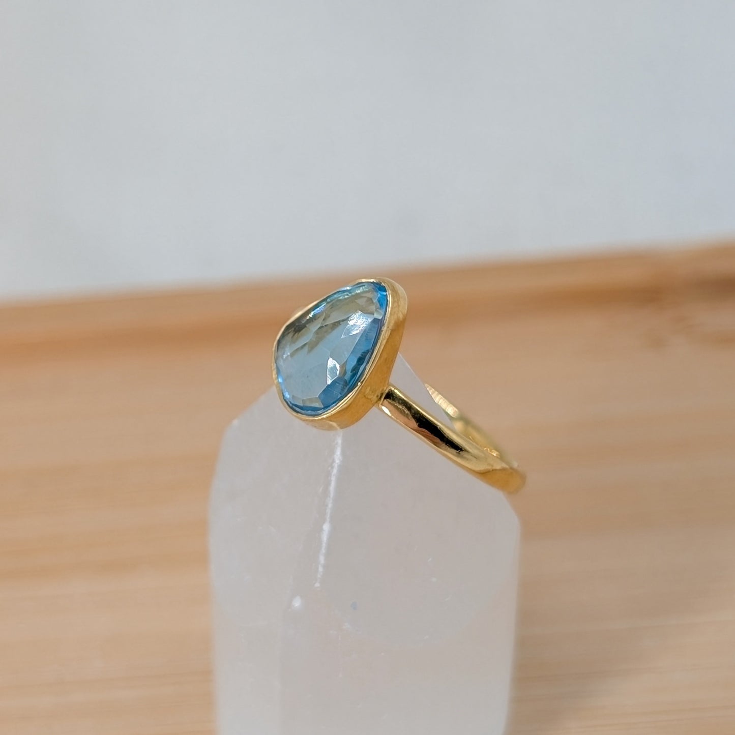 Blauer Topas Ring facettiert, vergoldet (Größe 54) [A]