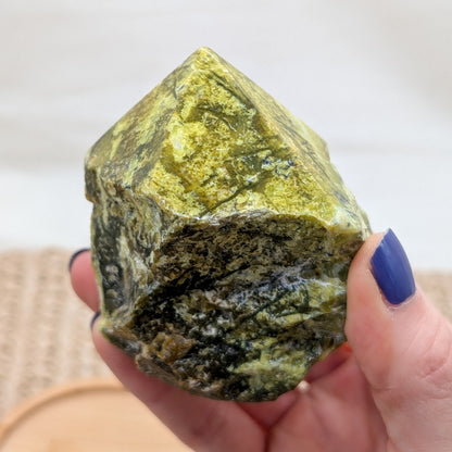Grüner Opal Spitze / Anschliff [R]