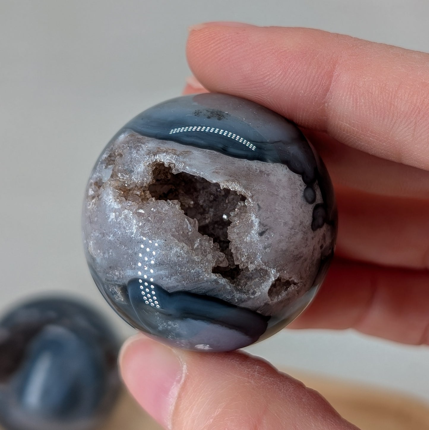 Dunkle Druzy Achat Kugel [A+B]