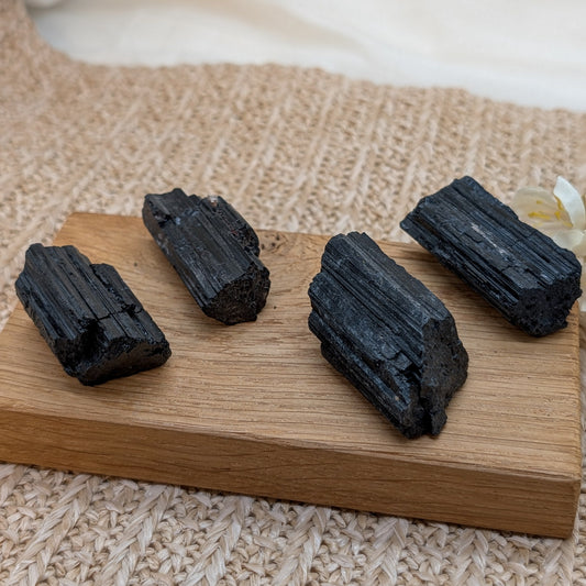 Schwarzer Turmalin / Schörl Rohstück