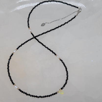 Spinell und Opal Halskette facettiert 2 mm