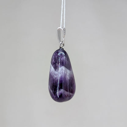 Chevron Amethyst Kettenanhänger, Silber [A]
