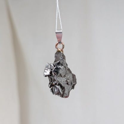 Eisenmeteorit Kettenanhänger, 925er Silber [B]
