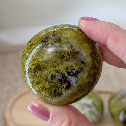 Grüner Opal Handstein [A-C]