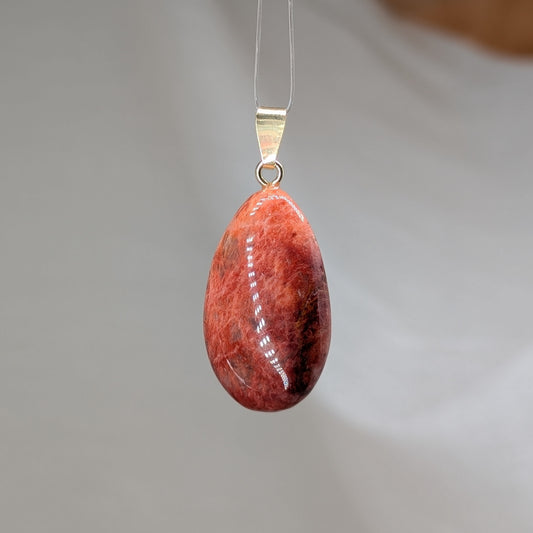 Roter Mondstein Kettenanhänger [B]