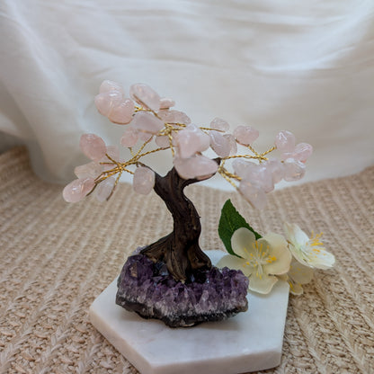 Edelsteinbaum Rosenquarz auf Amethyst