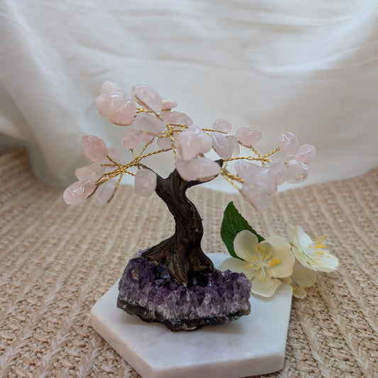 Edelsteinbaum Rosenquarz auf Amethyst