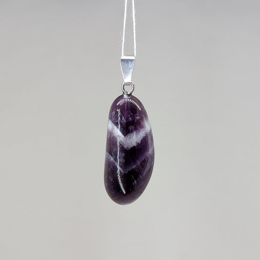 Chevron Amethyst Kettenanhänger, Silber [G]