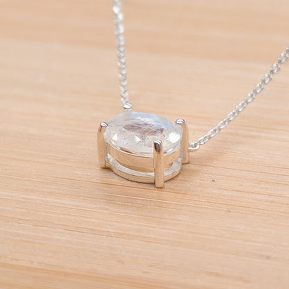 Facettierter Mondstein Anhänger mit Kette