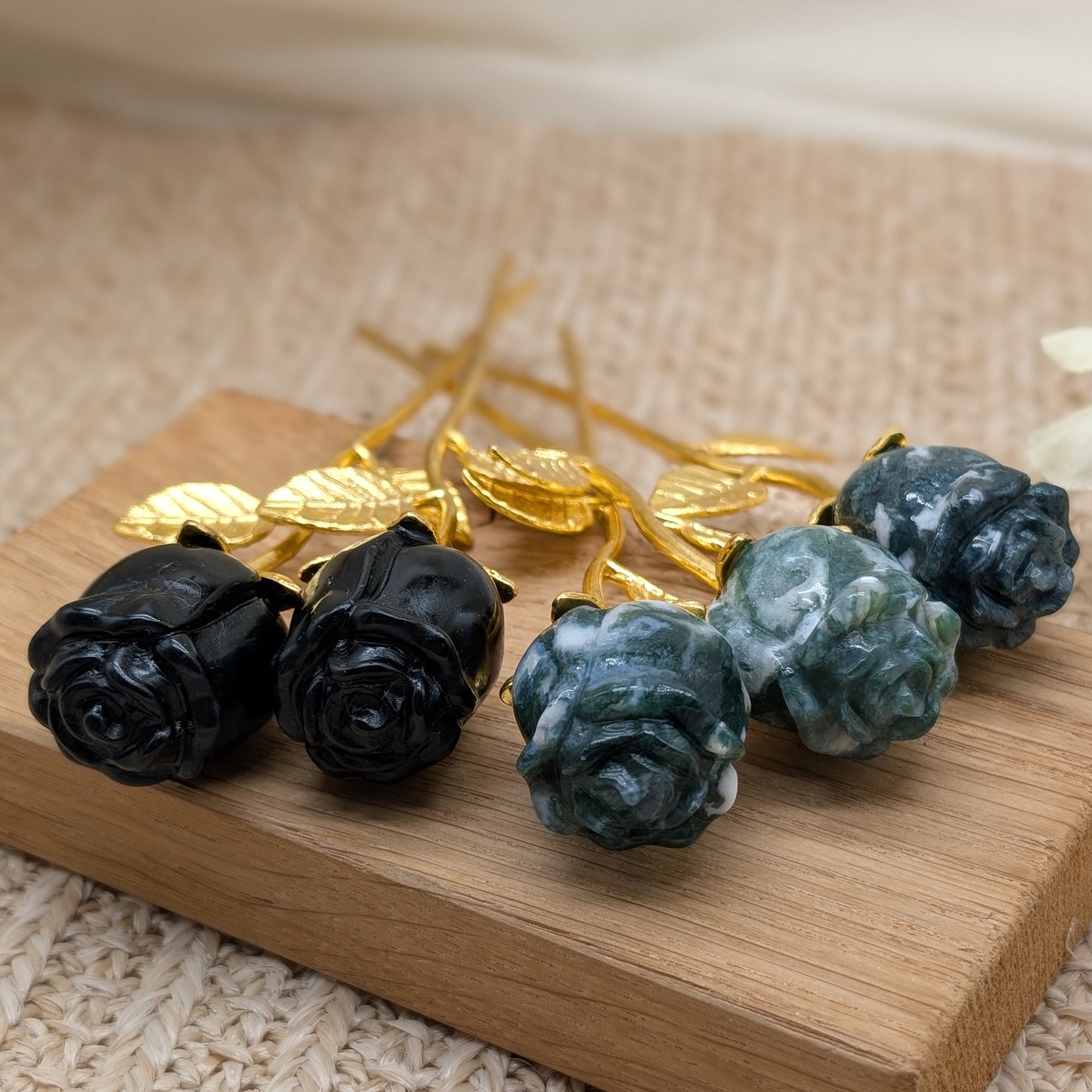 Kleine Rosen (Moosachat und Obsidian), goldfarben