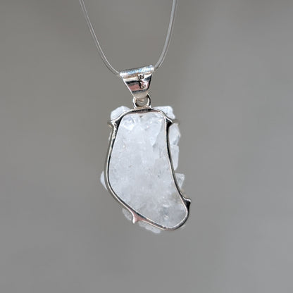 Bergkristall Kettenanhänger Rohstein, 925er Silber [R]